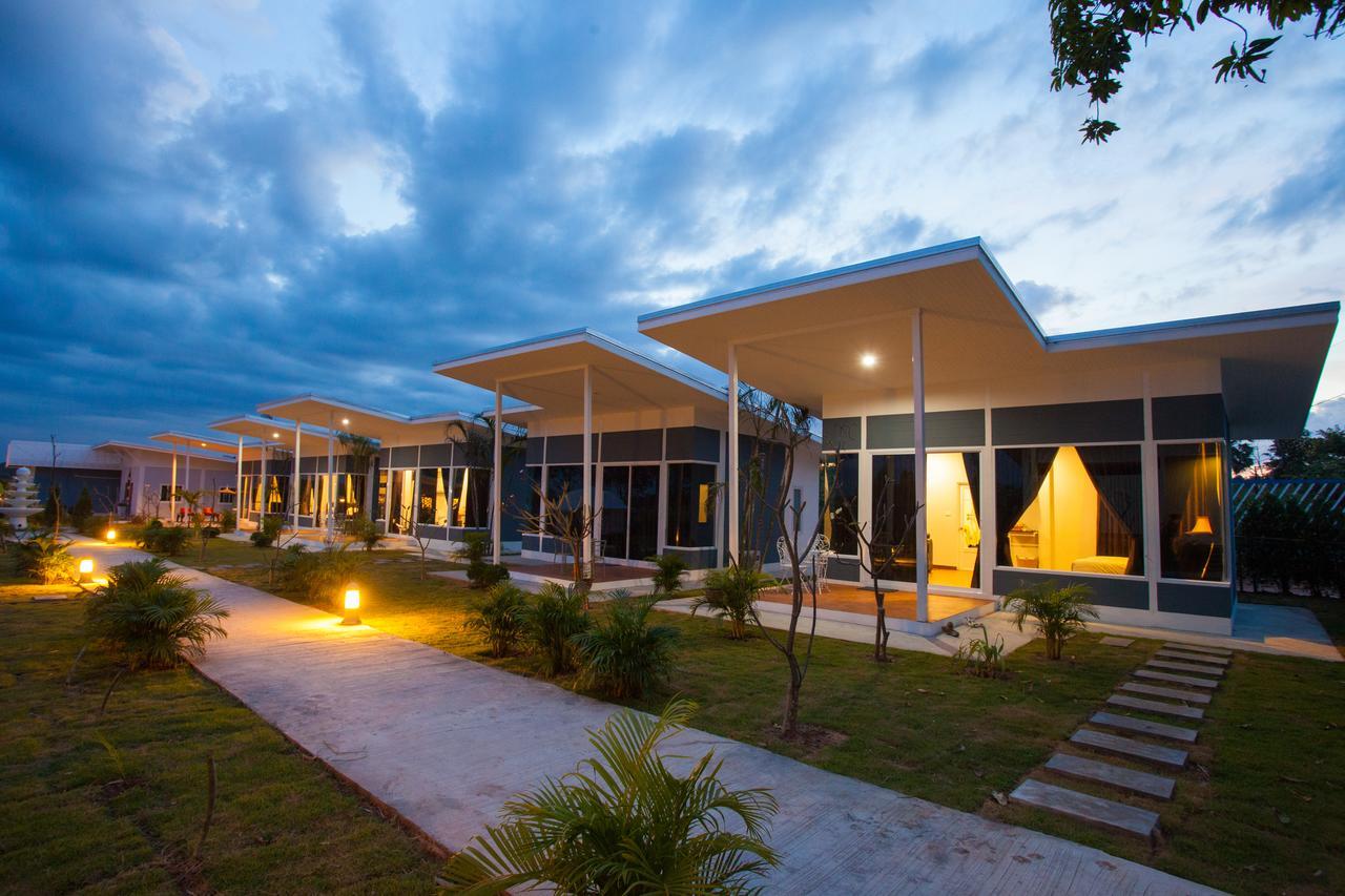 Bluemoon Riverside Phibun Mangsahan Extérieur photo